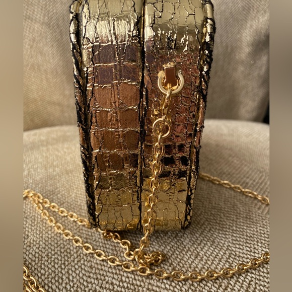 Structured Box Crossbody Bag by BP. Gold Metallic Lamey. Gold Chain Strap. EUC. - Picture 6 of 15